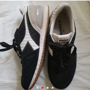 Worn only a handful of times. Diadora. Mens 10.5.